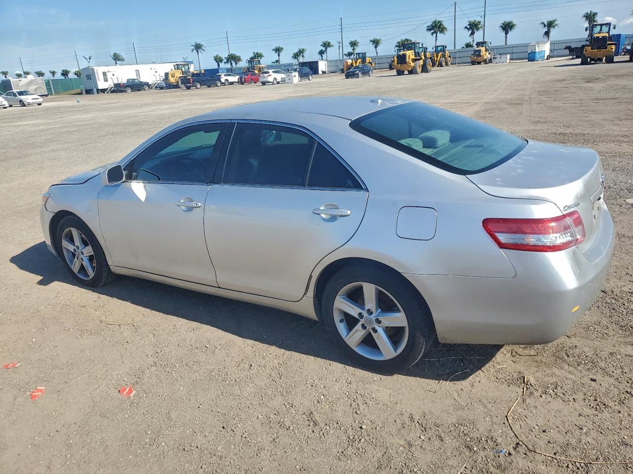 2011 TOYOTA CAMRY photo 2