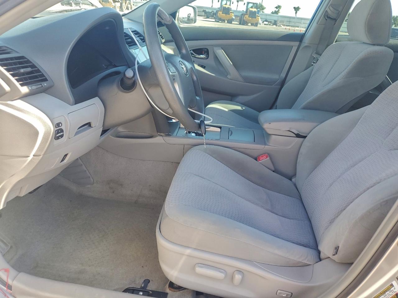 2011 TOYOTA CAMRY photo 7