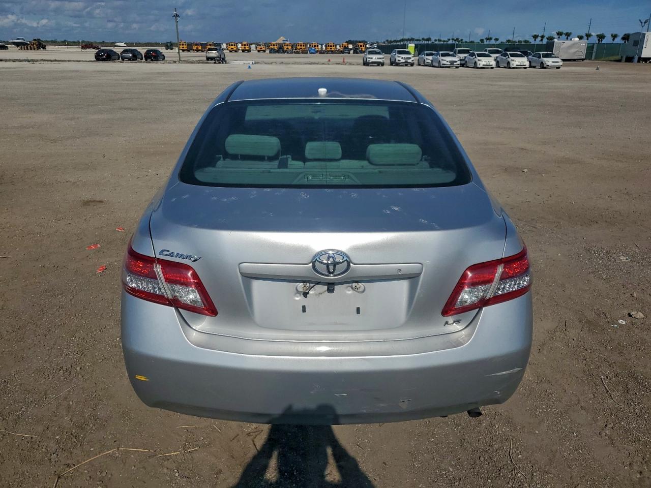 2011 TOYOTA CAMRY photo 6