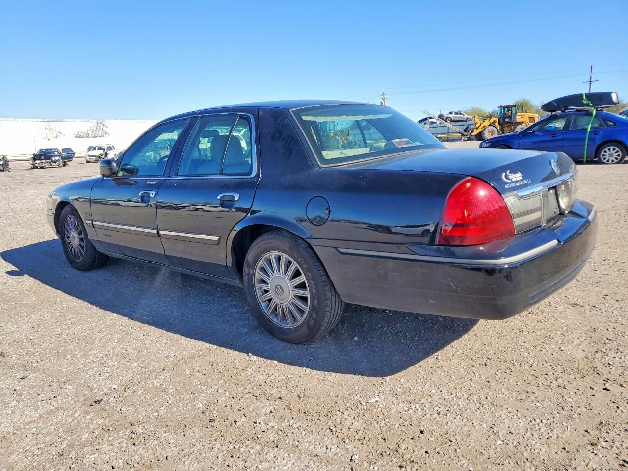 2010 MERCURY GRAND MARQUIS LS photo 2