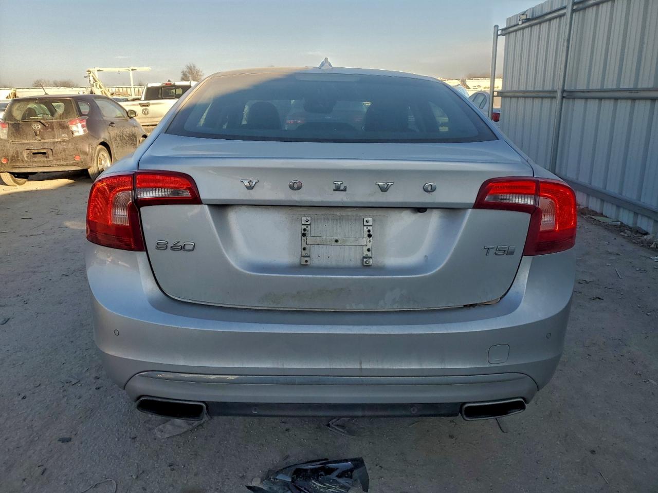 2017 VOLVO S60 PLATINUM photo 6