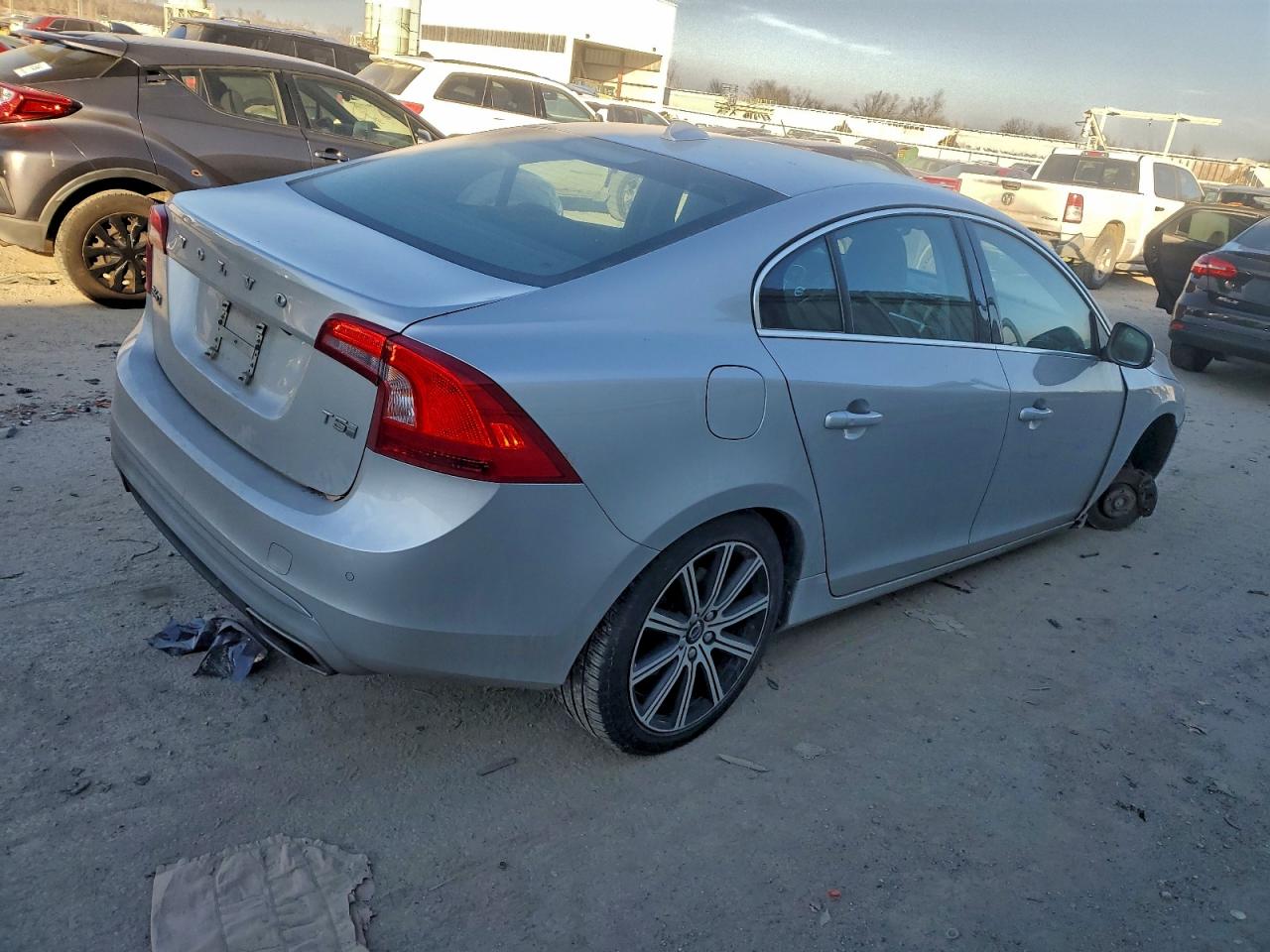 2017 VOLVO S60 PLATINUM photo 3