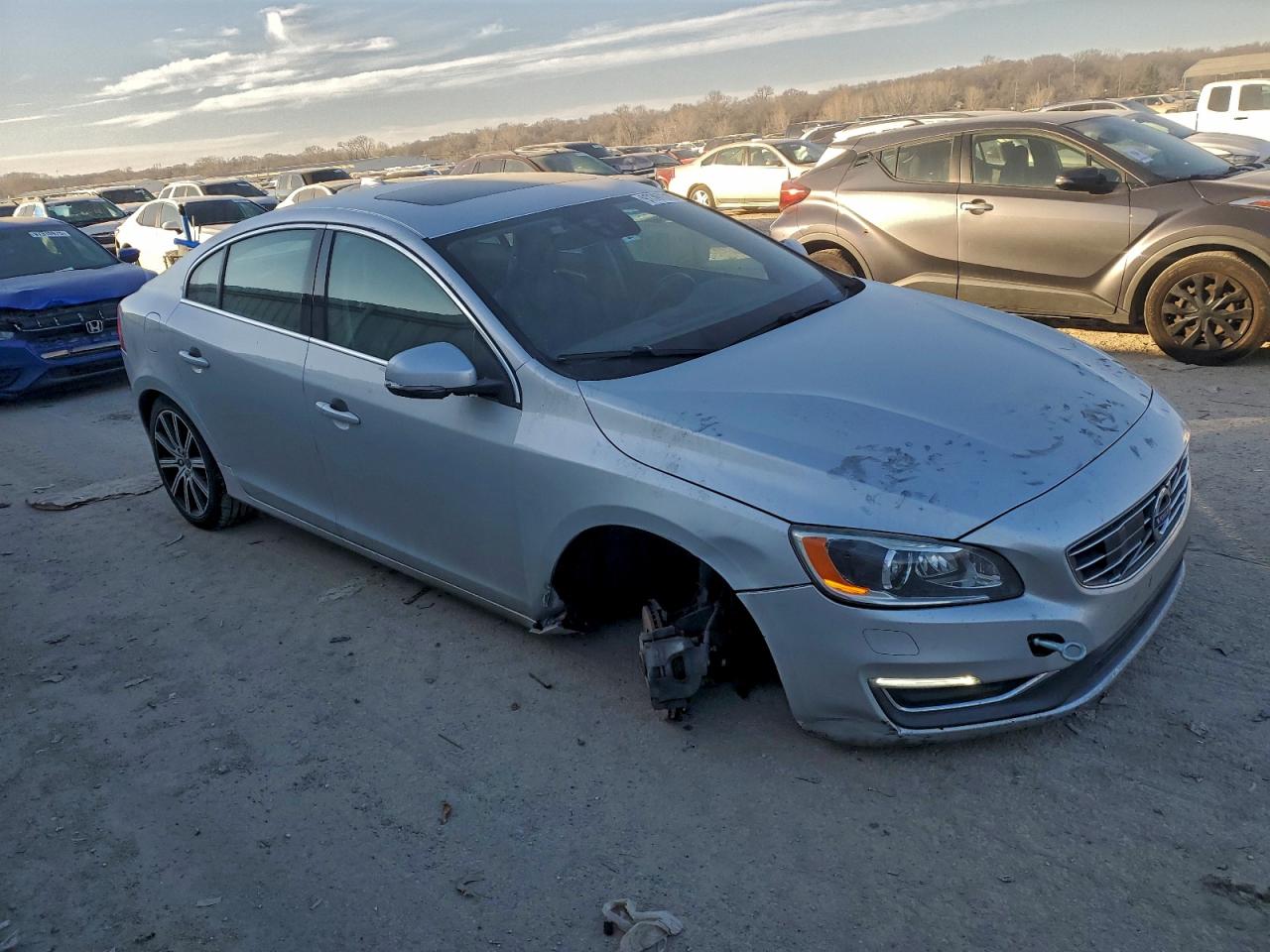 2017 VOLVO S60 PLATINUM photo 4