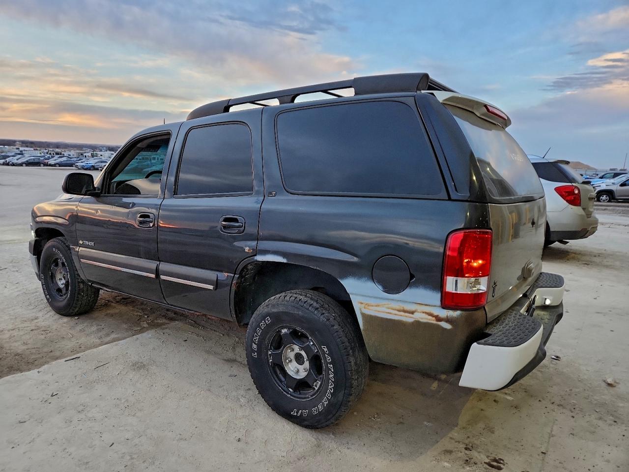 2003 CHEVROLET TAHOE K1500 photo 2
