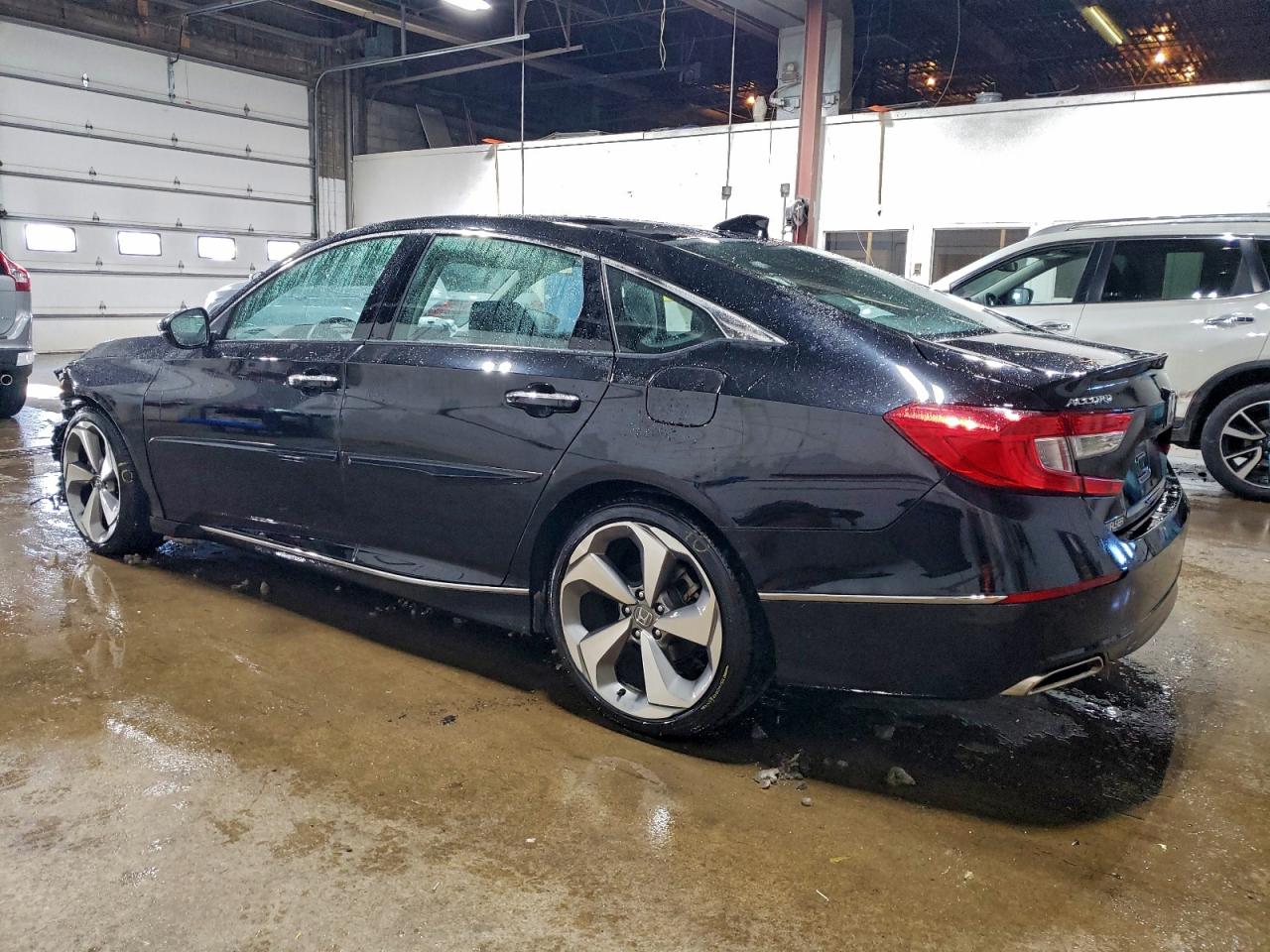 2018 HONDA ACCORD TOURING photo 2