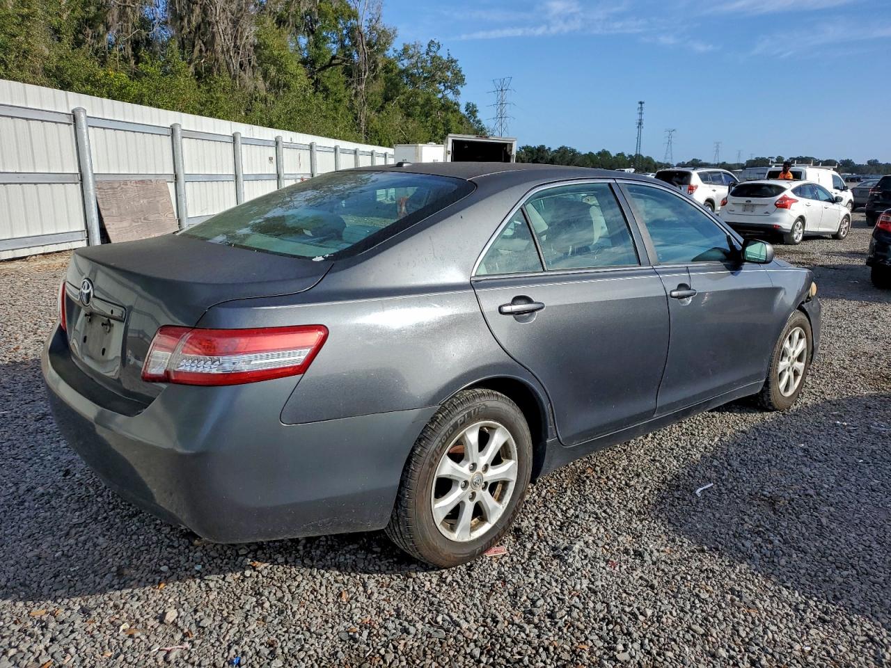 2010 TOYOTA CAMRY BASE photo 3