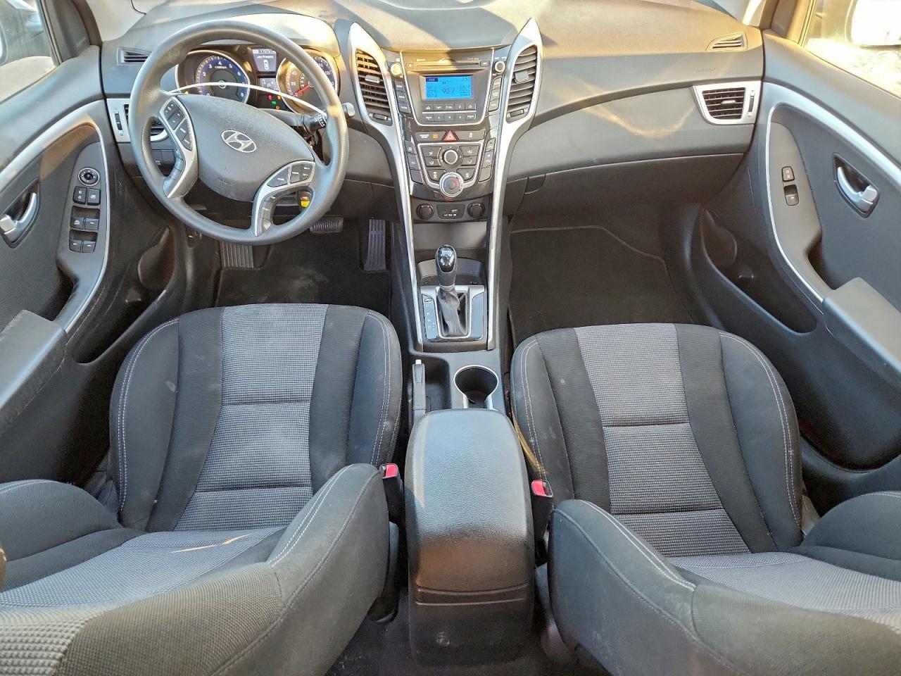 2017 HYUNDAI ELANTRA GT photo 8