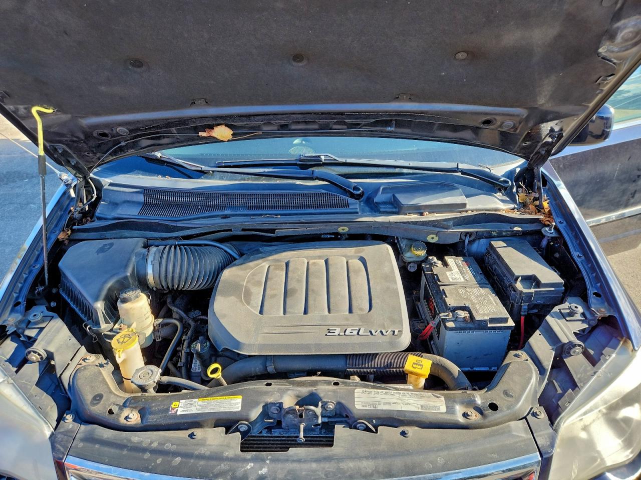 2011 CHRYSLER TOWN & COUNTRY TOURING L photo 11