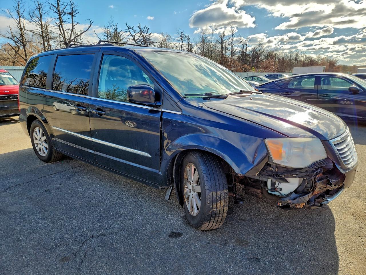 2011 CHRYSLER TOWN & COUNTRY TOURING L photo 4