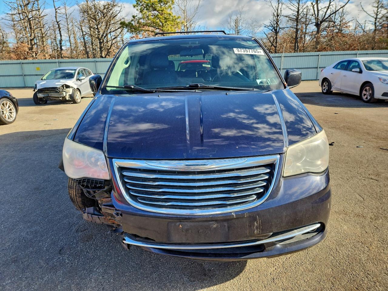 2011 CHRYSLER TOWN & COUNTRY TOURING L photo 5