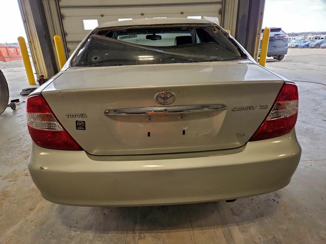 2004 TOYOTA CAMRY LE photo 16