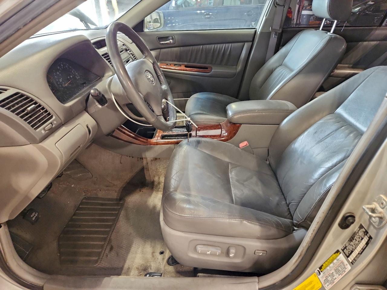 2004 TOYOTA CAMRY LE photo 19