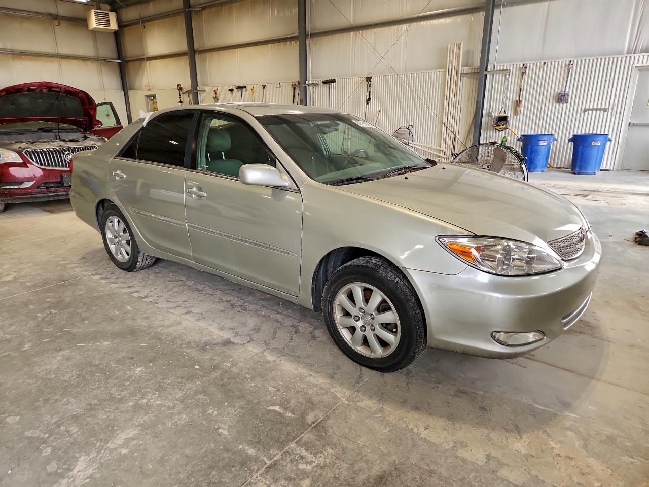 2004 TOYOTA CAMRY LE photo 10