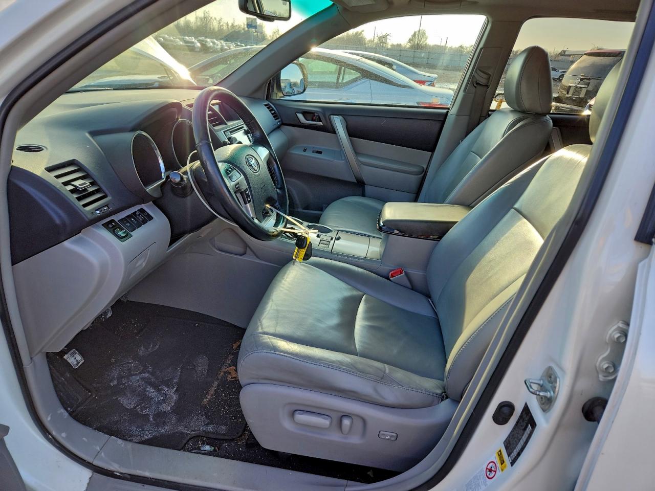 2013 TOYOTA HIGHLANDER BASE photo 7