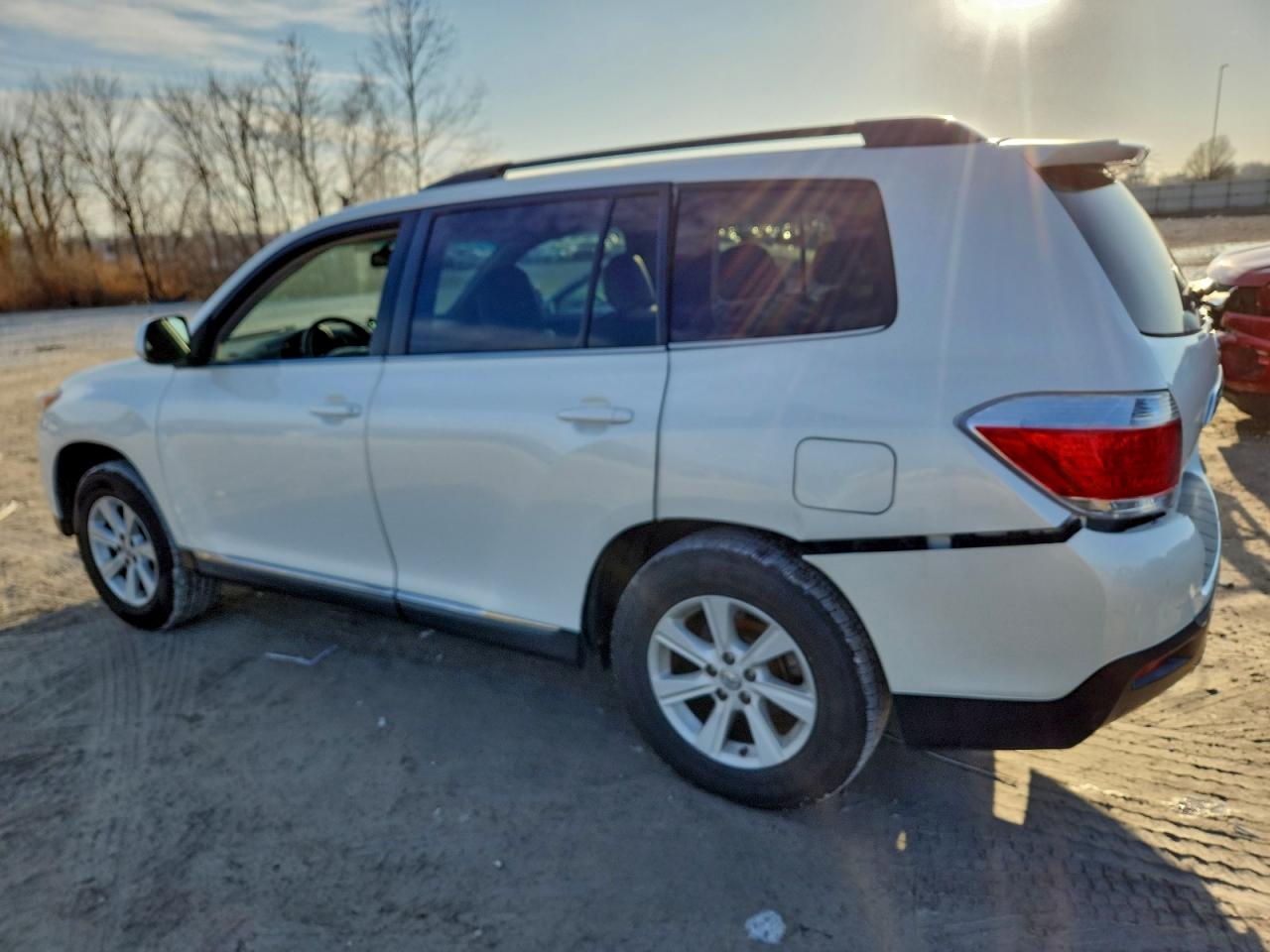 2013 TOYOTA HIGHLANDER BASE photo 2