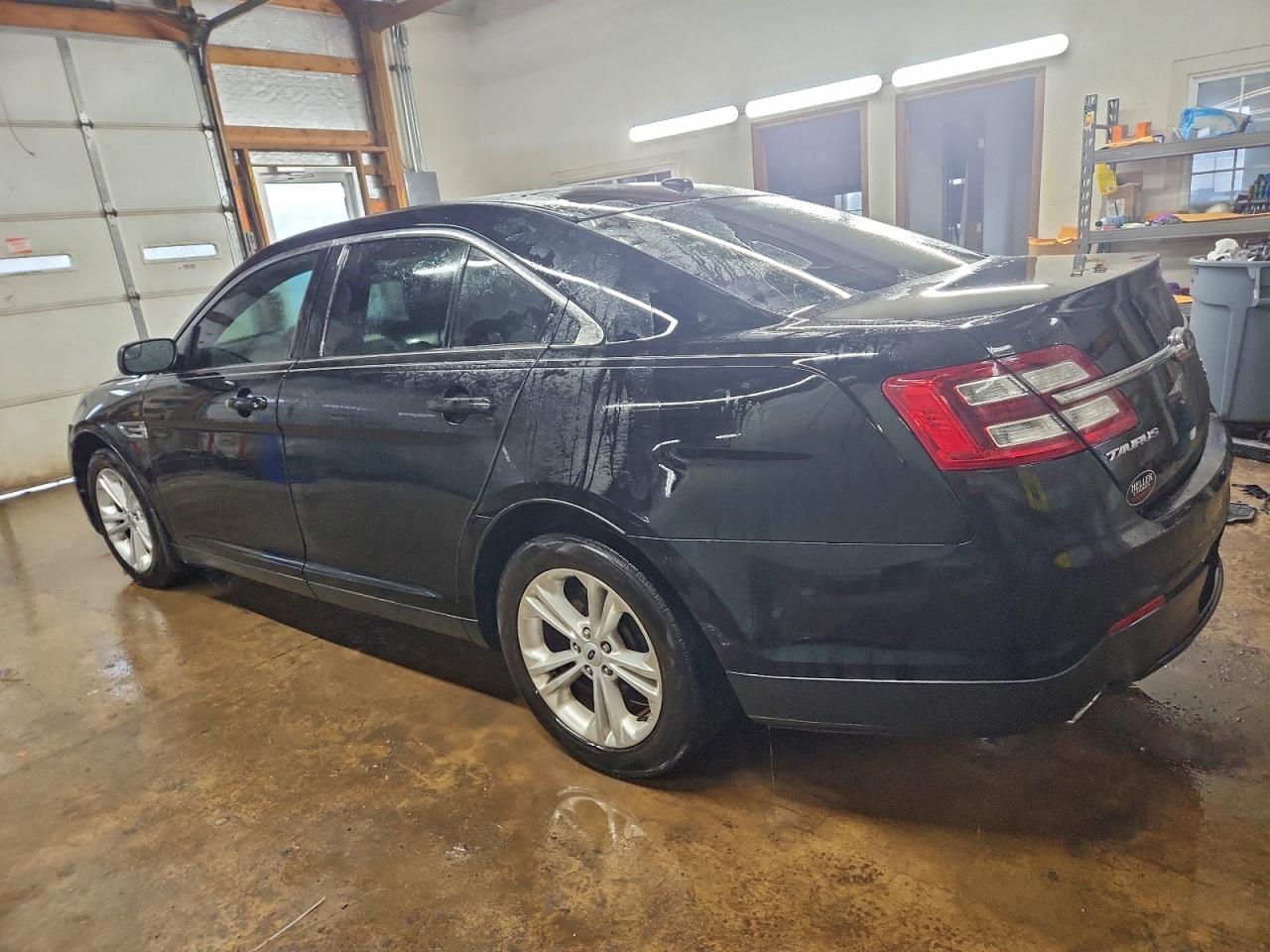2016 FORD TAURUS SEL photo 2