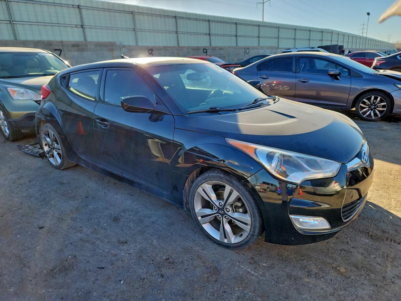 2017 HYUNDAI VELOSTER photo 4