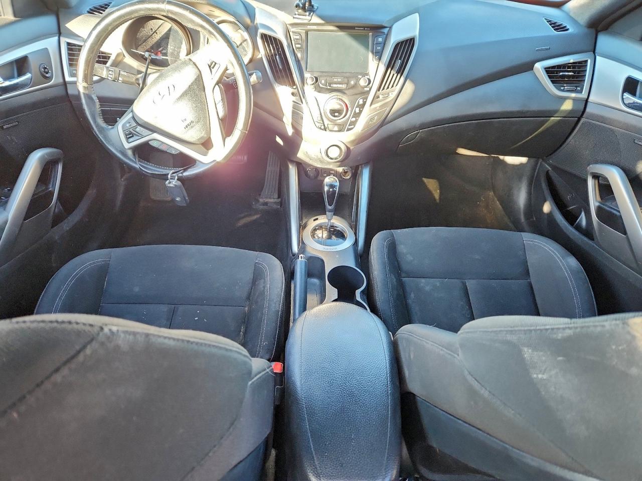 2017 HYUNDAI VELOSTER photo 8