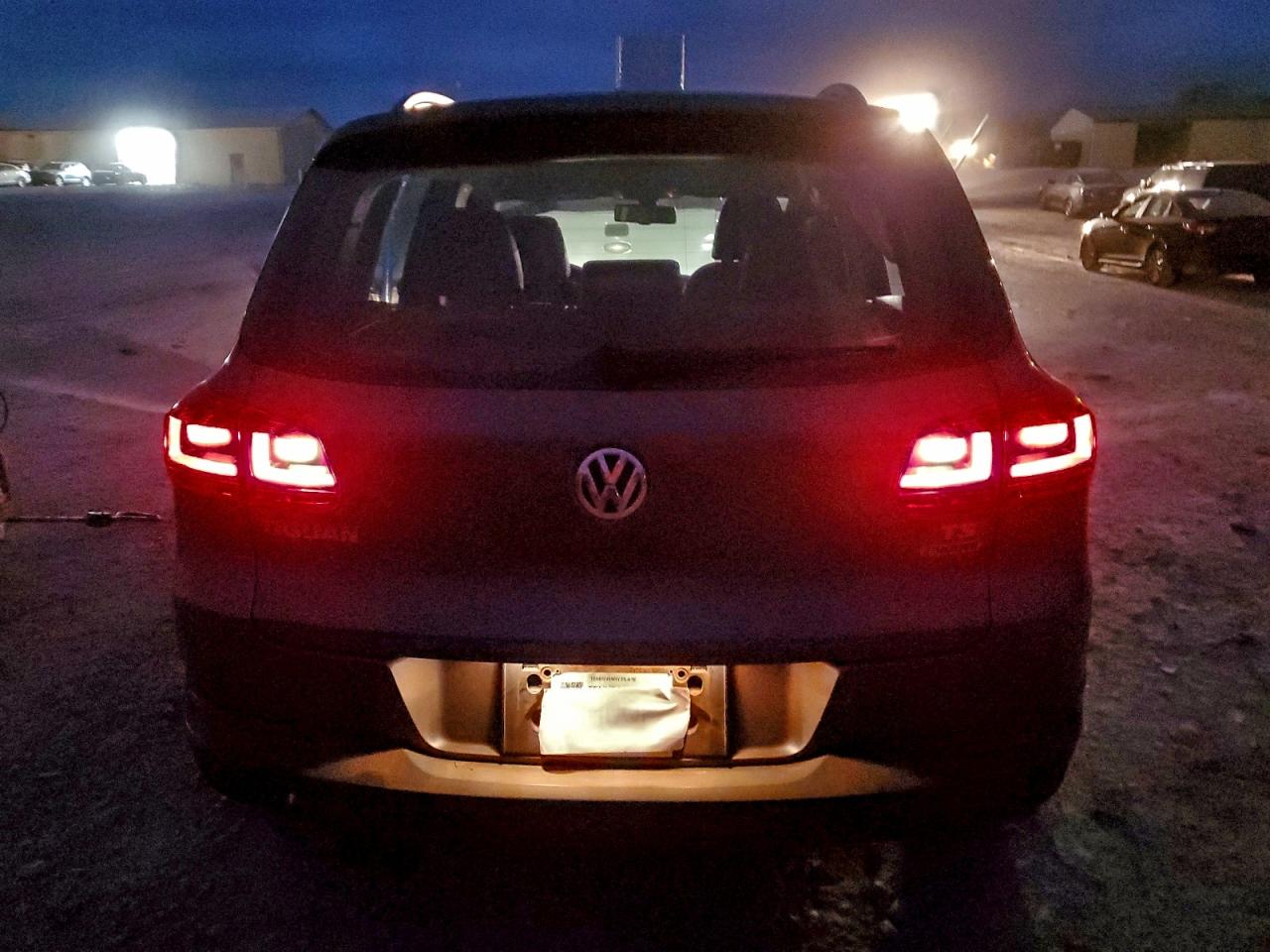 2016 VOLKSWAGEN TIGUAN S photo 11