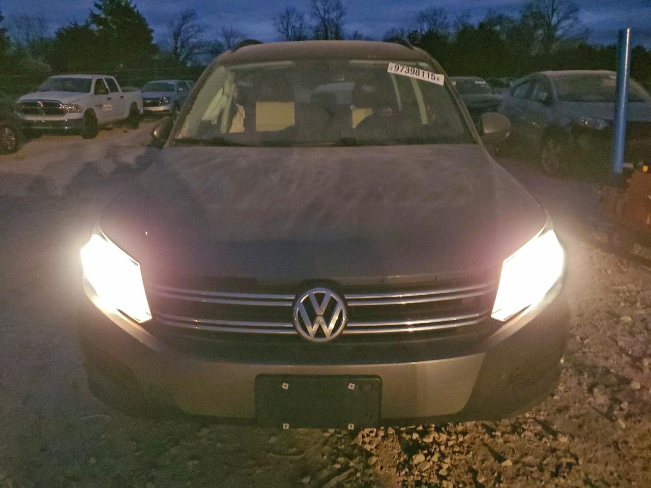 2016 VOLKSWAGEN TIGUAN S photo 9