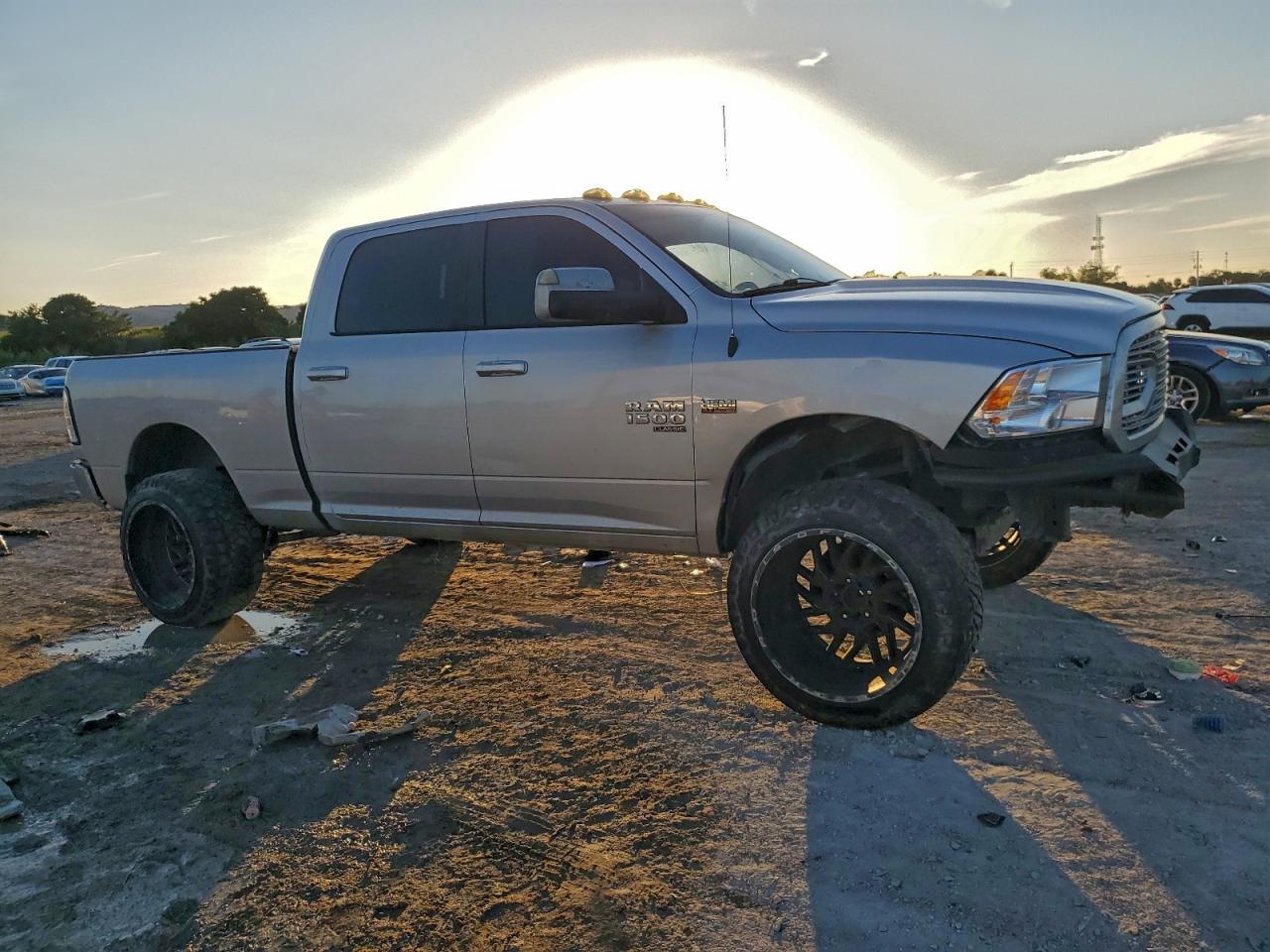 2019 RAM 1500 CLASSIC SLT photo 4