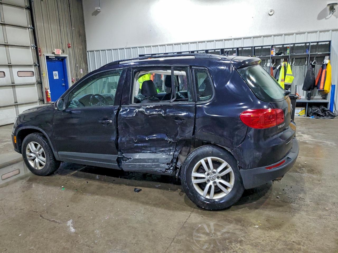 2016 VOLKSWAGEN TIGUAN S photo 4
