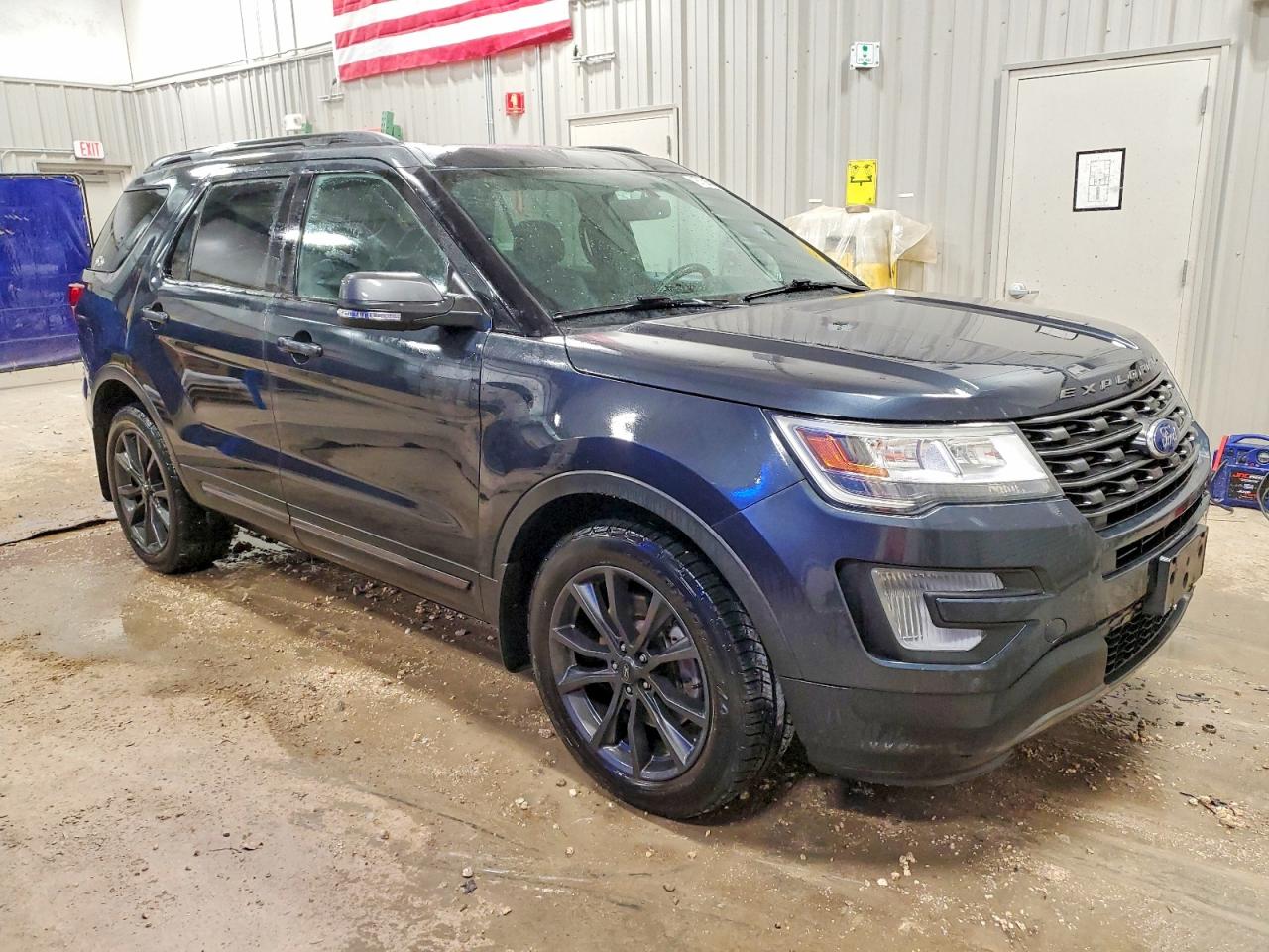 2017 FORD EXPLORER XLT photo 4