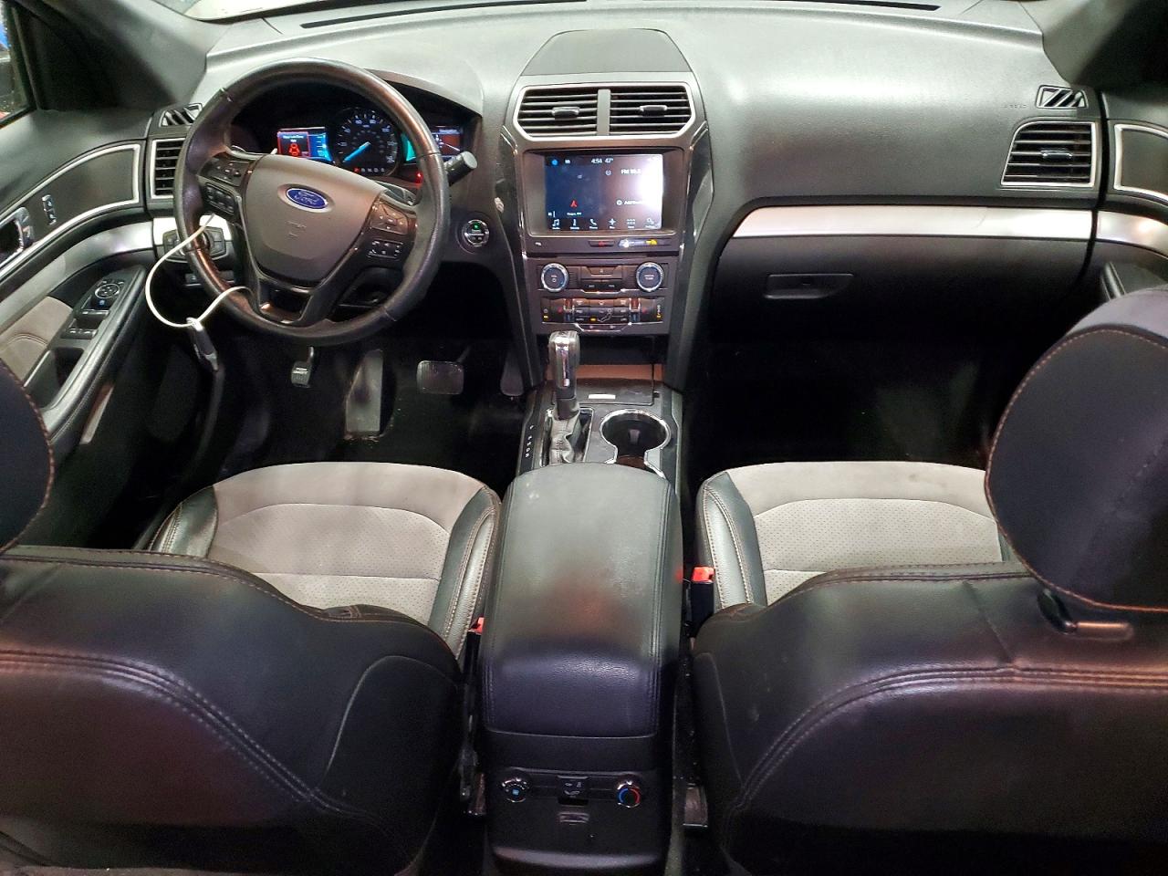 2017 FORD EXPLORER XLT photo 8