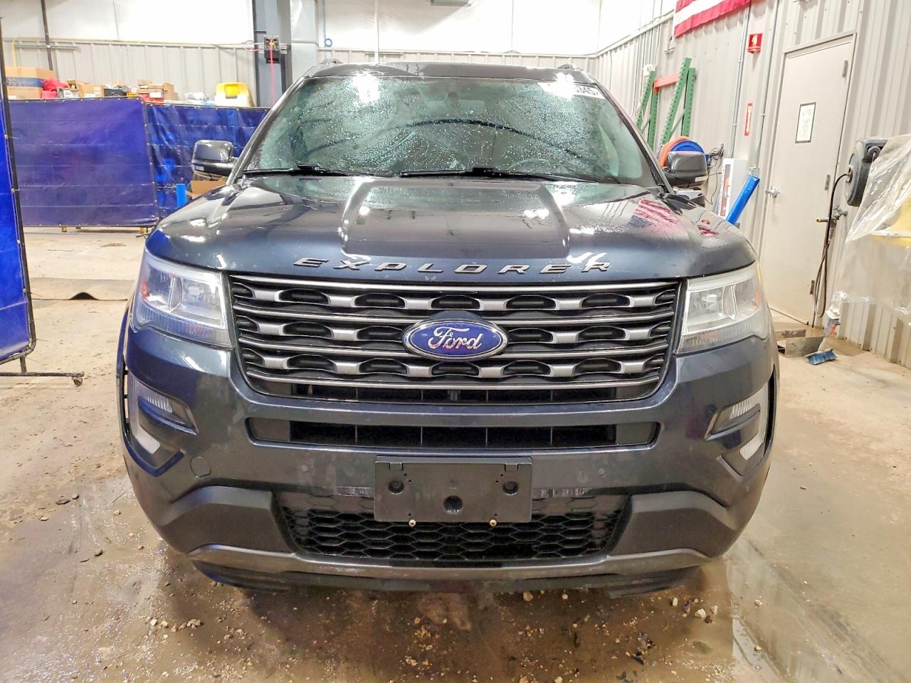 2017 FORD EXPLORER XLT photo 5