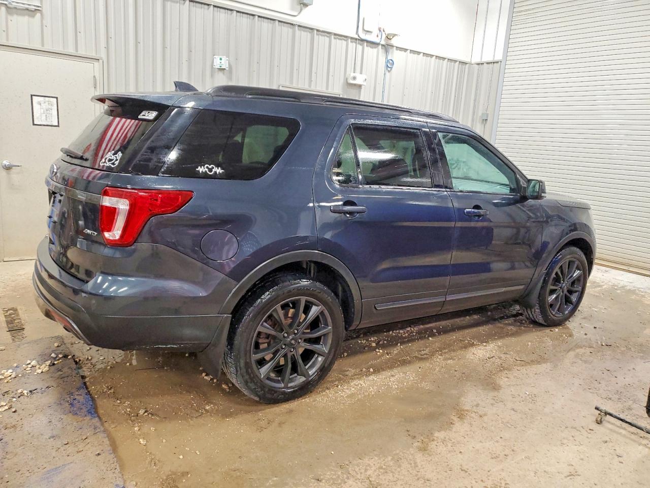 2017 FORD EXPLORER XLT photo 3