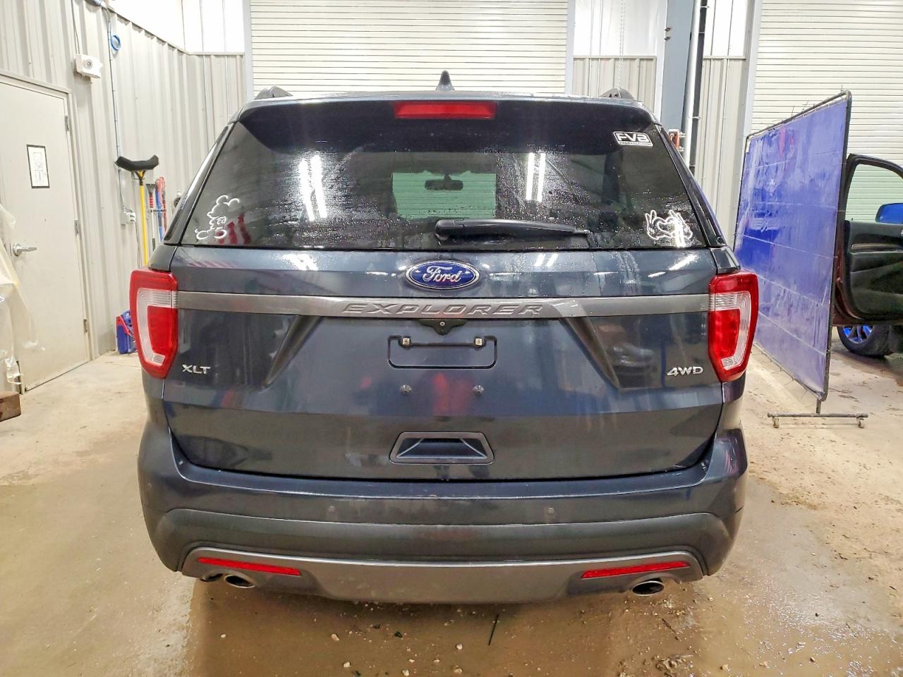 2017 FORD EXPLORER XLT photo 6