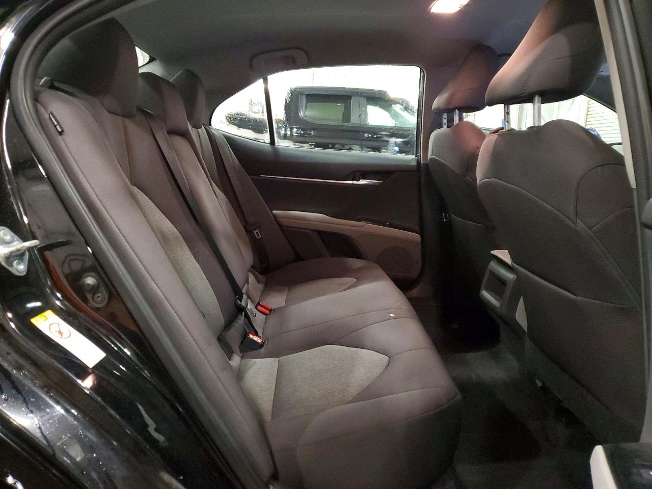 2019 TOYOTA CAMRY L photo 10