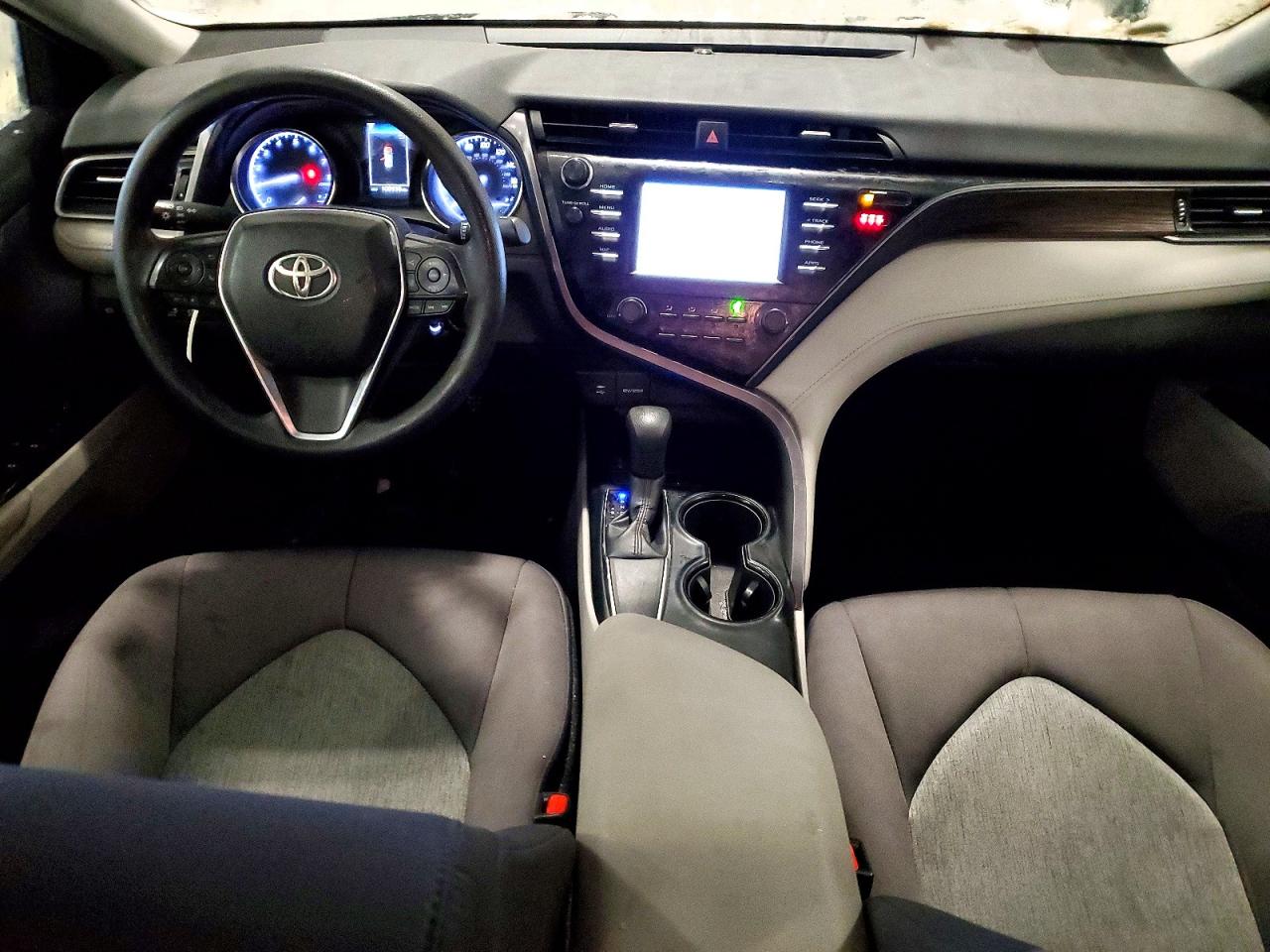 2019 TOYOTA CAMRY L photo 8