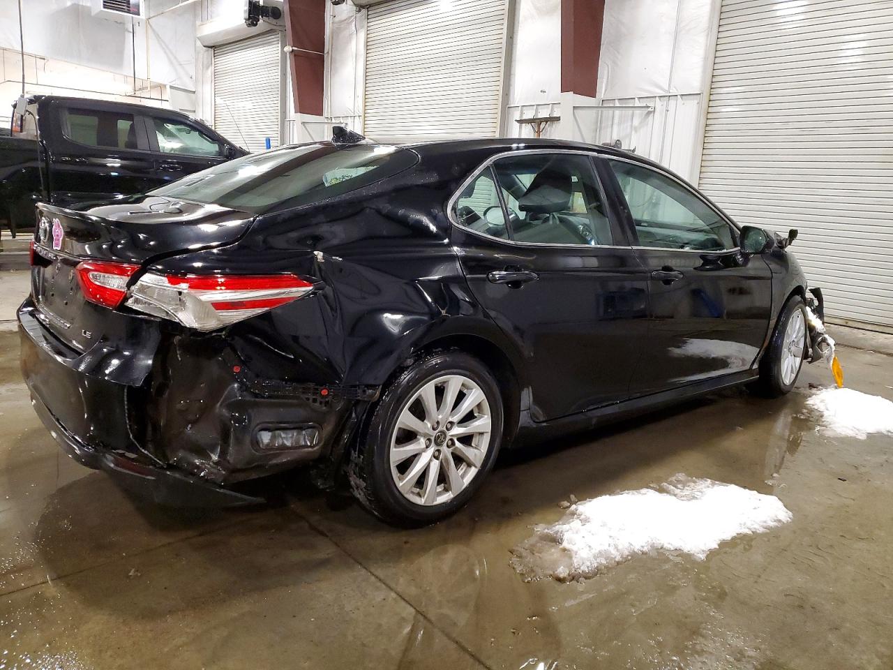 2019 TOYOTA CAMRY L photo 3