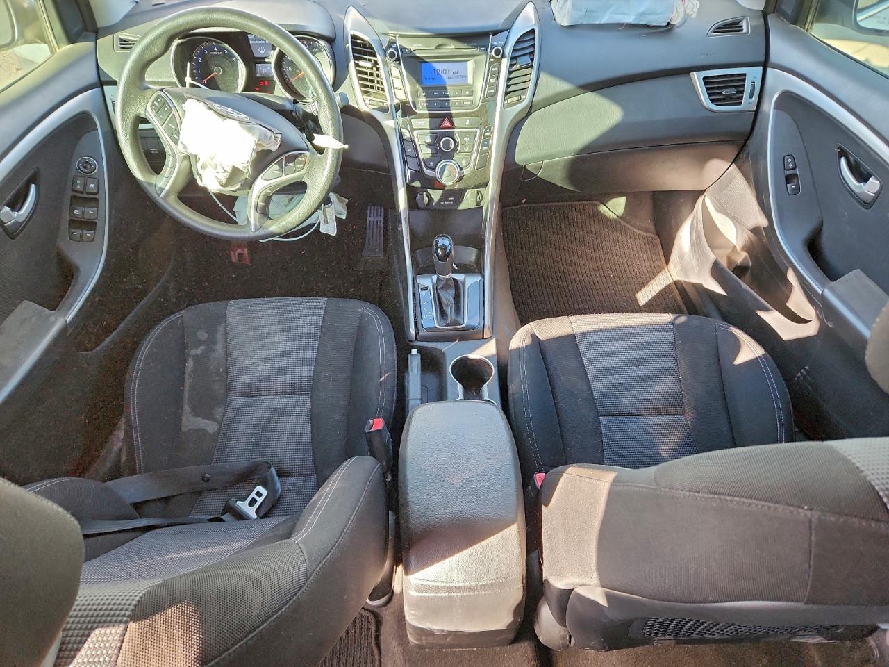 2017 HYUNDAI ELANTRA GT photo 8