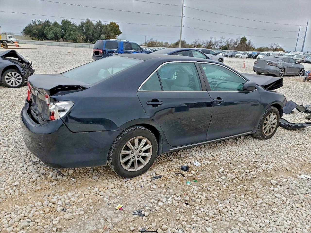 2012 TOYOTA CAMRY BASE photo 3