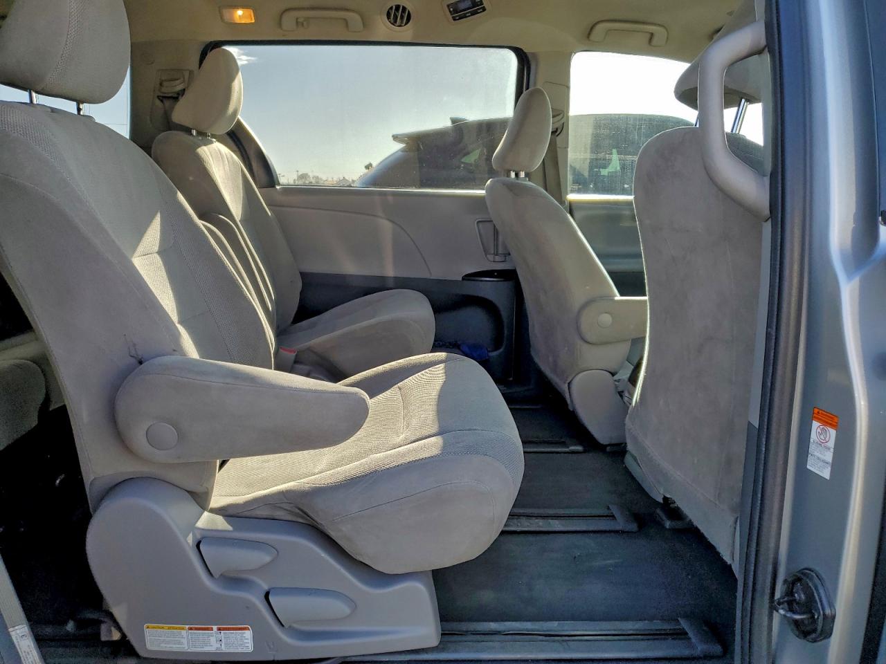 2020 TOYOTA SIENNA L photo 11