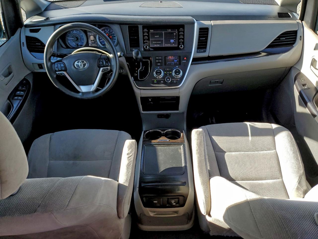 2020 TOYOTA SIENNA L photo 8