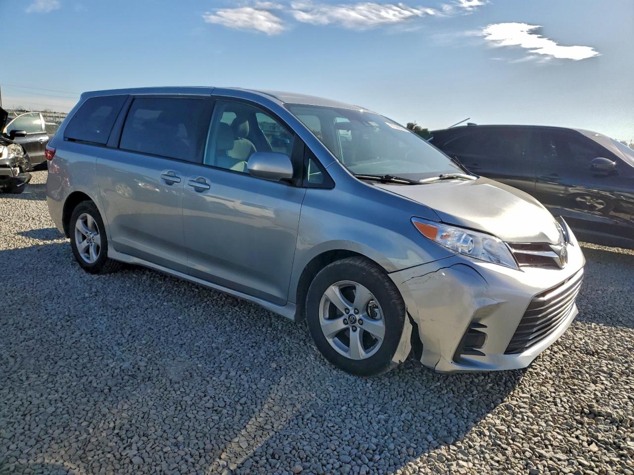 2020 TOYOTA SIENNA L photo 4