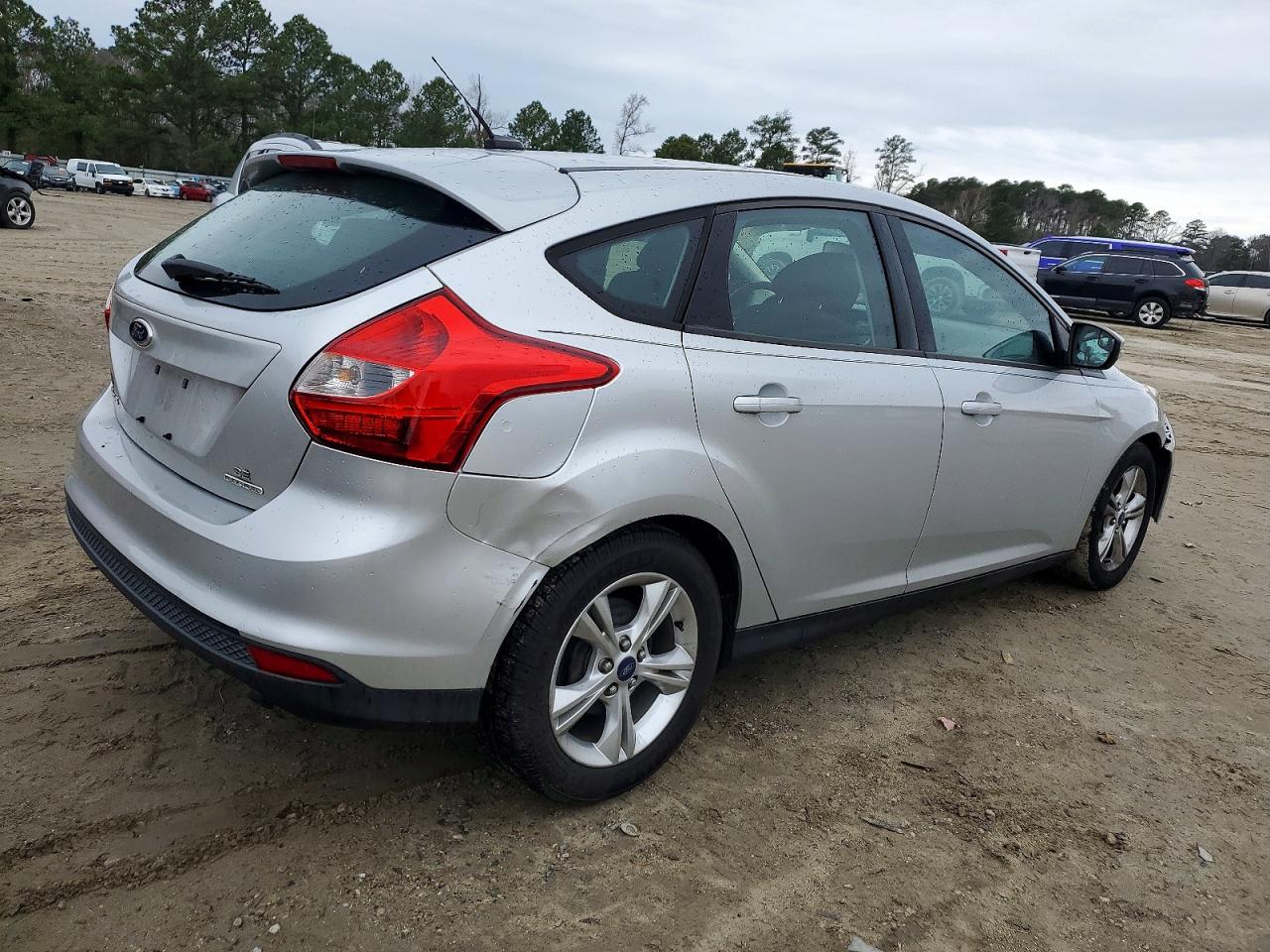 2014 FORD FOCUS SE photo 3