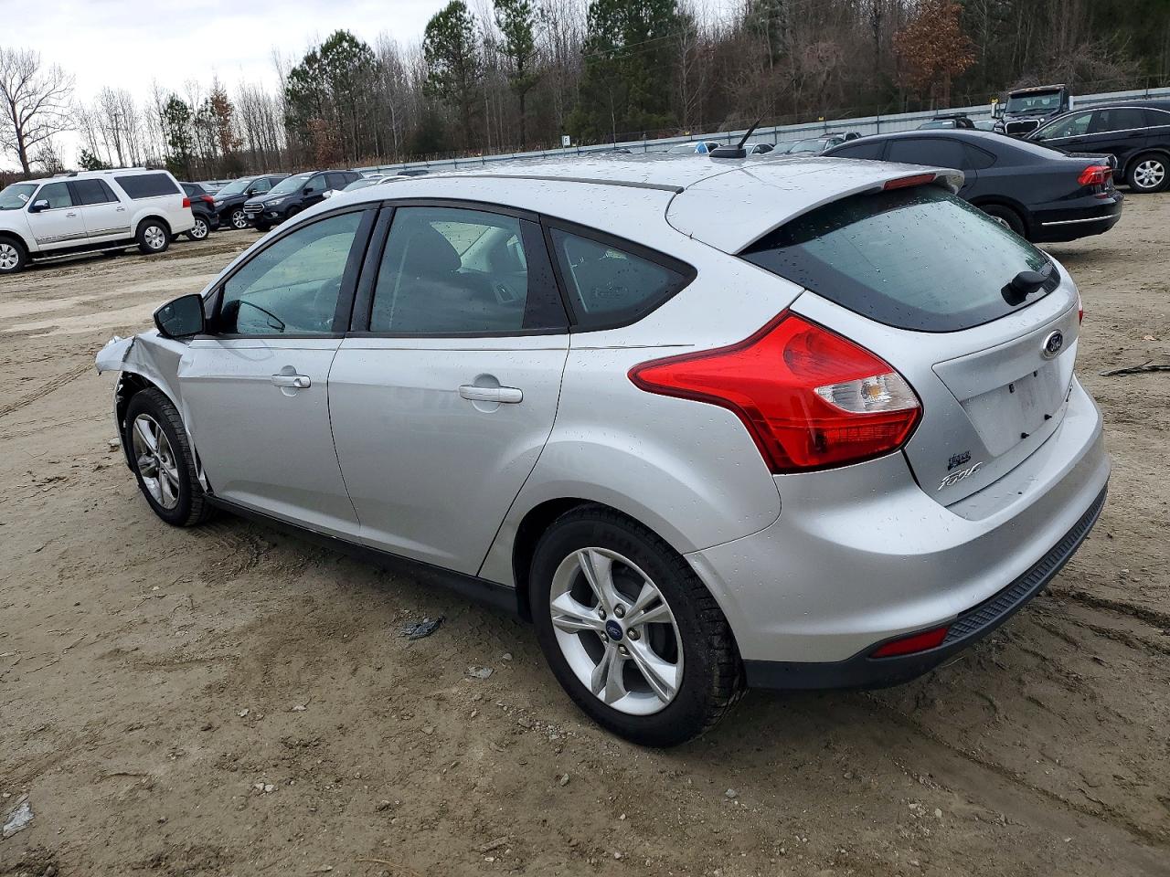 2014 FORD FOCUS SE photo 2