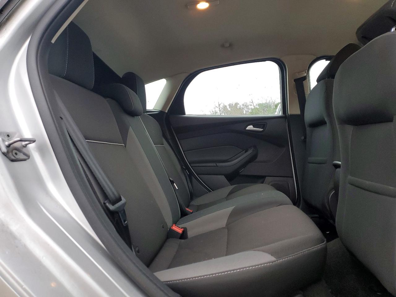 2014 FORD FOCUS SE photo 10