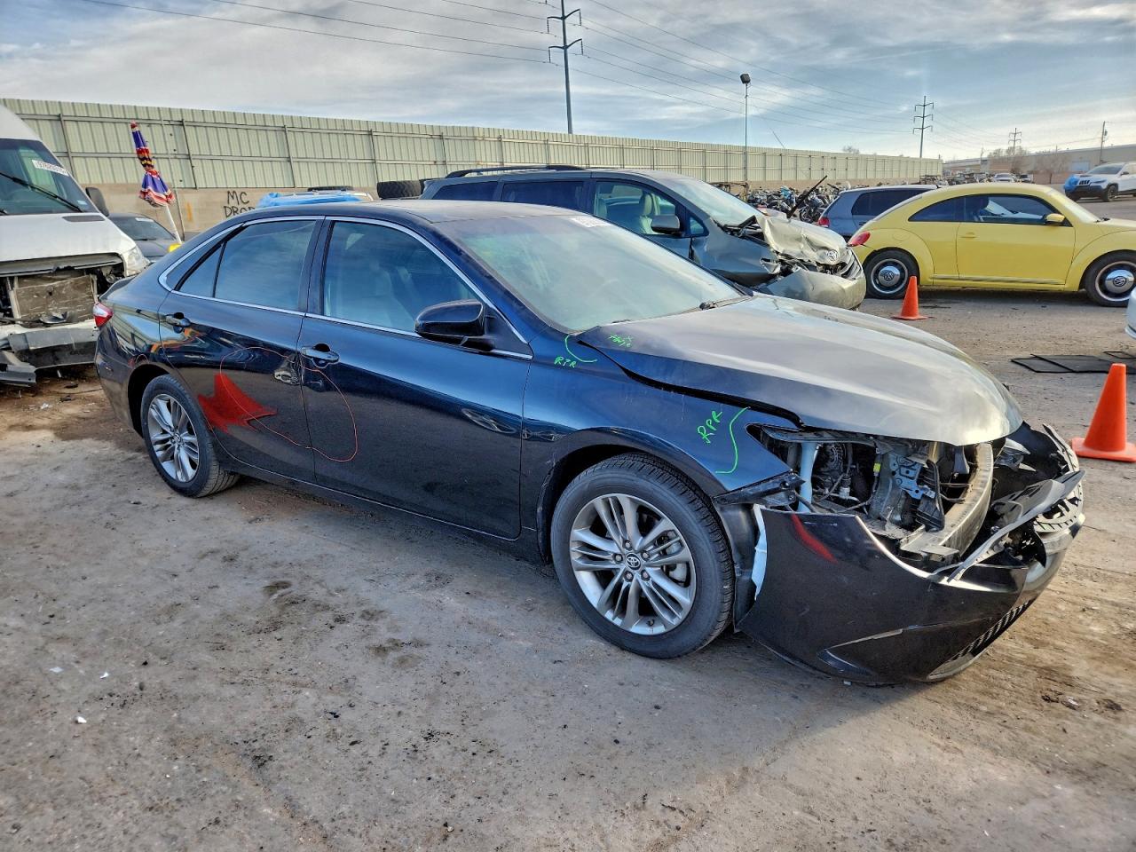 2016 TOYOTA CAMRY LE photo 4