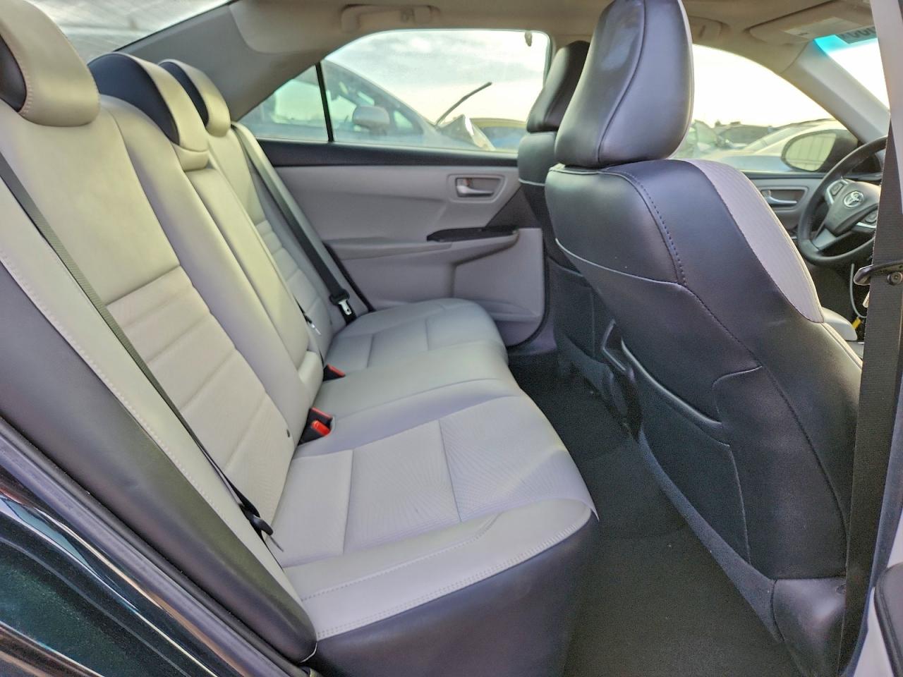 2016 TOYOTA CAMRY LE photo 10