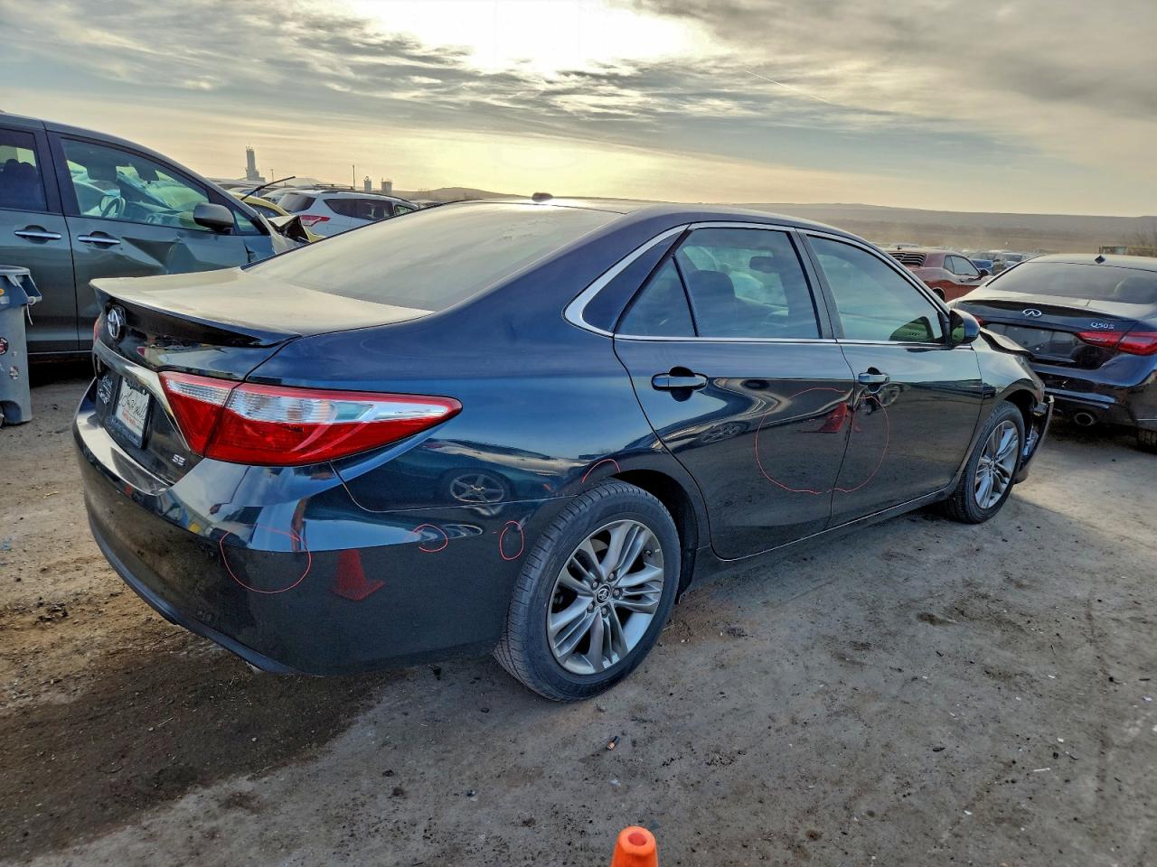 2016 TOYOTA CAMRY LE photo 3