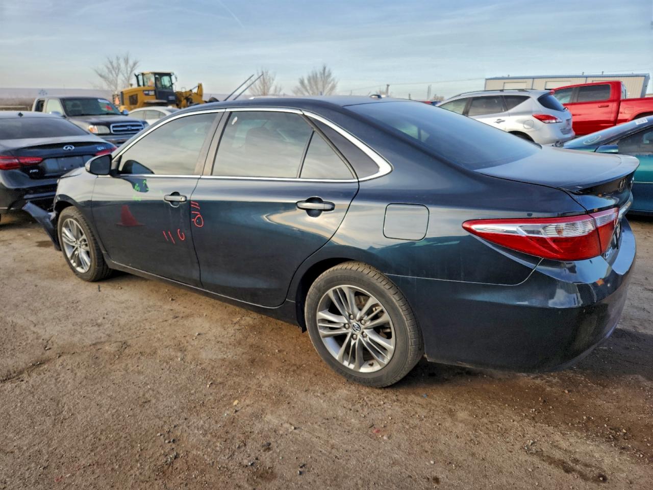 2016 TOYOTA CAMRY LE photo 2