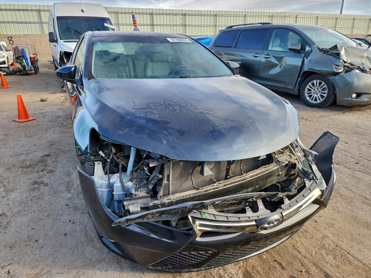 2016 TOYOTA CAMRY LE photo 5