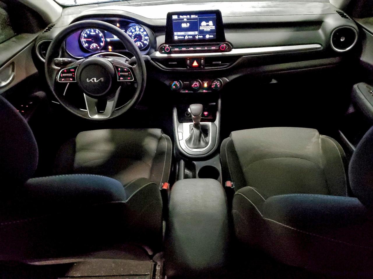 2024 KIA FORTE LX photo 8