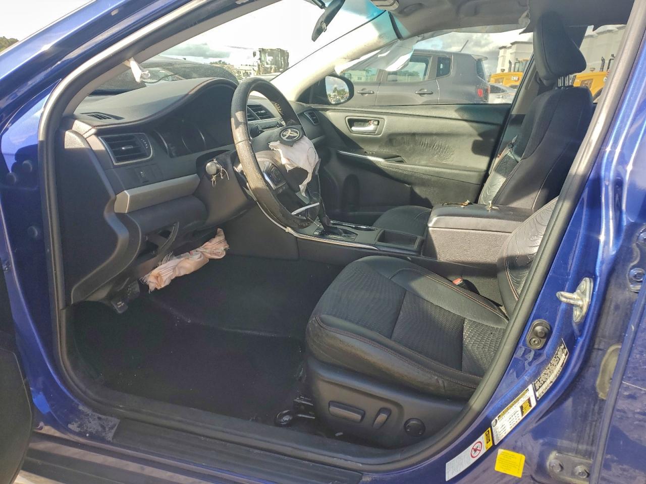 2015 TOYOTA CAMRY LE photo 7