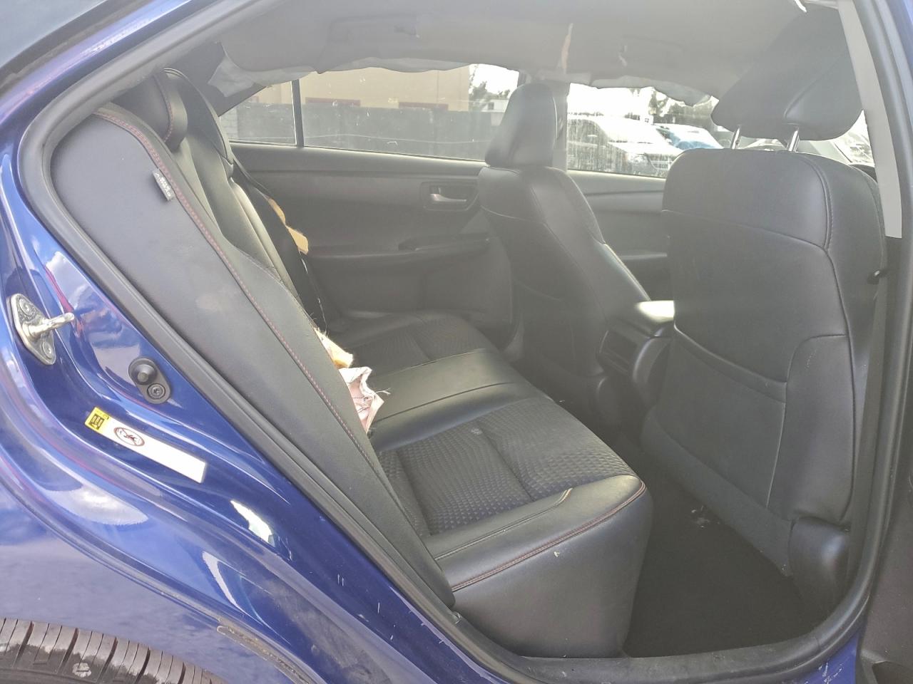 2015 TOYOTA CAMRY LE photo 10